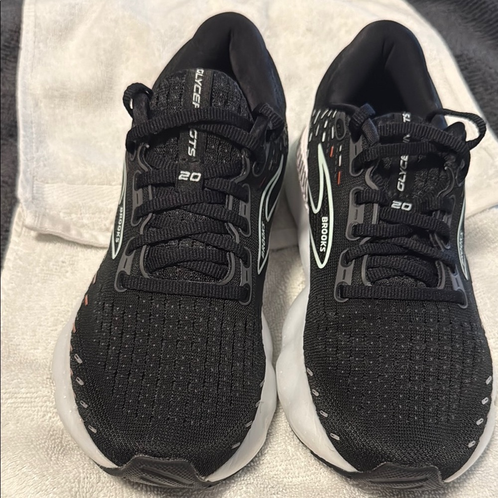 Brooks Black Running Shoes Glycerin 20 B width worn a few times